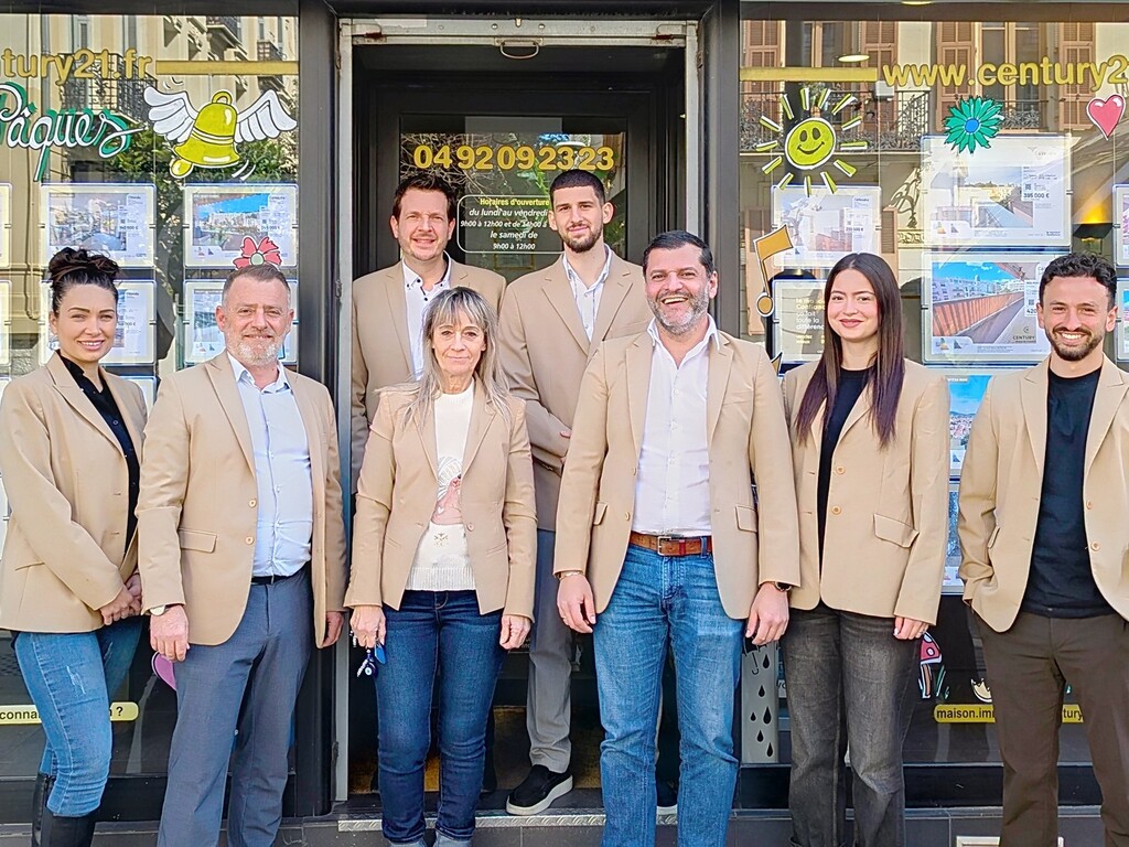 l'équipe de l'agence Maison de l'Immobilier