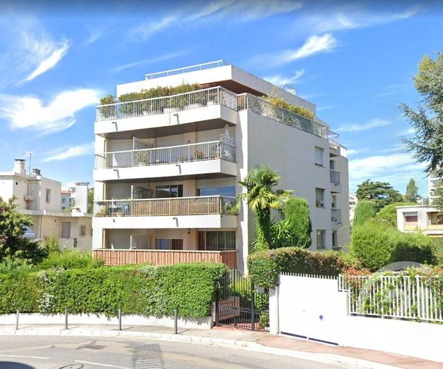 Appartement F1 à vendre - 1 pièce - 19.0 m2 - NICE - 06 - PROVENCE-ALPES-COTE-D-AZUR - Century 21 Maison De L'Immobilier