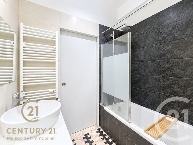 Appartement T2 à vendre - 2 pièces - 71.11 m2 - NICE - 06 - PROVENCE-ALPES-COTE-D-AZUR - Century 21 Maison De L'Immobilier